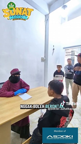 "Sunat rileks" bisa berarti sunat yang dilakukan tanpa rasa sakit deng...