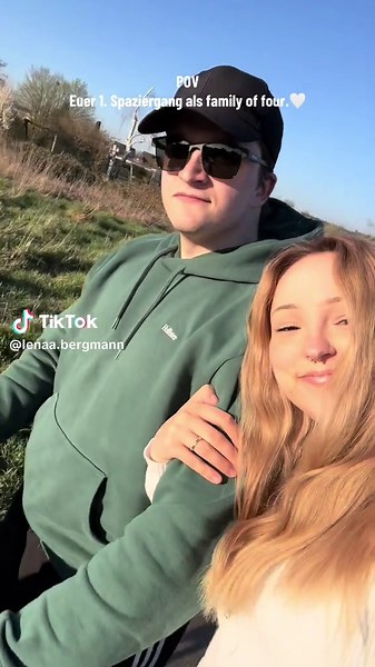 Meine Drei.🤍🌸 Mehr auf Insta: @lenaa.bergmann #wochenbett #postpartum #fyp #secondtimemom #momlife #momtok #momoftwo #girlmom #familyof4 #family #husband #walkie