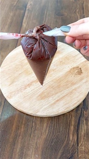 BAKING HACK | How to Easily Tie a Pastry Bag 🎂✨️🤯 #shorts