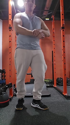 2026 week 2 keep going!!! An ab roller delivers intense ab, oblique, and lower‑back activation in just a few controlled rollouts. Unlike basic crunches, ab wheel rollouts recruit your shoulders, lats, and glutes too, giving you a full‑body core workout that supports posture and helps protect your spine. get yours!! #absroller #abs #fypシ゚viral #workout #absworkout