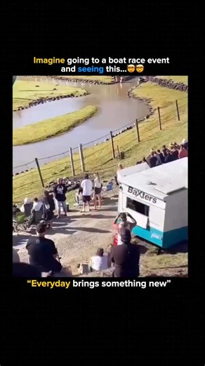@999.and.more on Instagram: "Sprint boat racing is one of the most intense motorsports on water. Drivers and navigators race tiny, high-powered jet boats through twisting, narrow channels at incredible speeds, often hitting over 80 mph while making hairpin turns. The navigator’s job is just as important as the driver’s, shouting directions to keep them on course since the tracks are like watery mazes. With every second counting, the sport combines raw speed, precision, and teamwork, making it a 