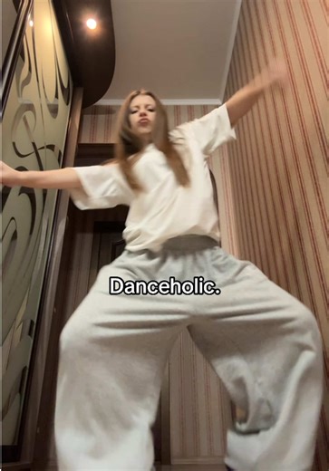 ТГК:VIOLZII (@violzii)’s video of dance