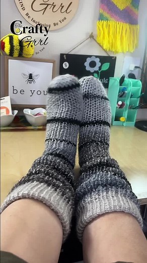 Making tube socks with my knitting machine #knittingmachine #circularknittingmachine #knittingmachinesocks #diysocks #makeyourownsocks