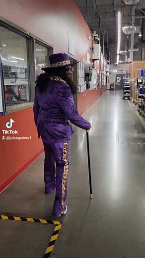 60 reactions · 15 comments | #Throwback Thursday, this will still win the contest if I bring it out this year  藍  | Juice Graves | Facebook