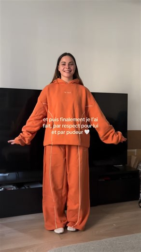 elisa on Instagram: "je tient à préciser que je l’ai fais par valeurs, principes, et convictions, mais je remet pas en cause celles/ceux qui s’habillent plus ouverts☝🏼✨ je continue à mettre des leggings/shorts tout comme des brassières, moins courtes ou moins ouverts par exemple😉 #gym #fitness #fitgirl #motivation #gymwear"
