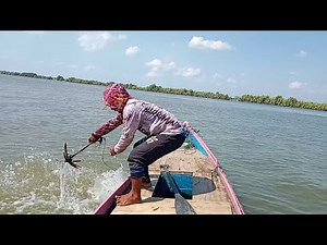 TERSERET-SERET PERAHU OLEH TARIKAN MONSTER MUARA INI