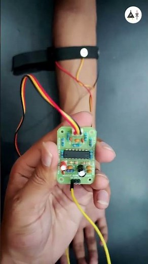 Measure muscle signals (EMG) using Muscle BioAmp BisCute | DIY Neuroscience | Upside Down Labs
