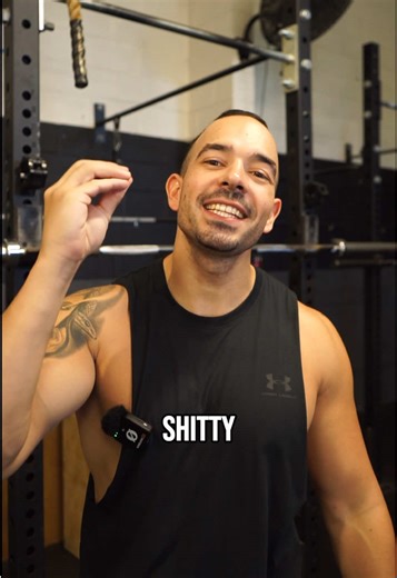 Tight traps, stiff hips, locked-up spine? If you sit at a desk all day — these 3 stretches are non-negotiable. Painkillers, massage guns, and random mobility drills won’t fix posture problems caused by 8 hours of sitting. Here are the 3 high-impact stretches I give to nearly all of my desk-worker clients 👇 1. Trap Stretch Kettlebell → Standing or sitting. Hold a kettlebell at your side and gently tilt your head away. 🧠 Why it helps: The kettlebell anchors your shoulder, decompressing your uppe