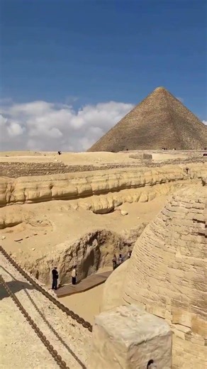 🦁 When The Pyramids of Giza Meet Sphinx