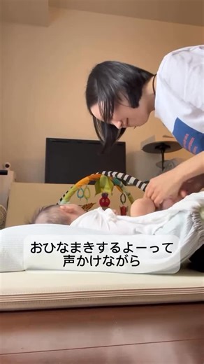 トコちゃんベルトの青葉 │ プレ・産後ママ向け情報 on Instagram: "【Repost】 @sumikabosi 様 おひなまきをご愛用くださり、ありがとうございます❤️ 赤ちゃんに優しく声をかけて 様子を観察しながら巻いていらっしゃるのが、 とってもステキです☺️✨ “寝たかな〜？”というチェックも参考になります️️📝 寝かしつけのコツは 青葉の前回の投稿でも紹介しているので あわせてチェックしてみてください！ ⬇️元投稿のキャプション ・・・・・ おひなまきに出会ってから、 寝かしつけが本当に楽になって、 ベビたんもおひなまきされると気持ちよく眠れるって わかってきてからは、 巻き巻きするだけで笑顔になるように♡ ネントレもなんにもしてないけど、 すやすや毎日夜通し8〜9時間くらい寝てくれてます✨ #おひなまき #ねかしつけ *…*…*…*…*…*…*…*…*…*…*…*…*…*…*…*…*…* 「トコちゃんベルト｣「おひなまき｣の製造販売元 青葉の公式アカウントです！ （ @tocochan_aoba ） ユーザー様の投稿をご紹介しています✨ ︎※リポストの許可をい