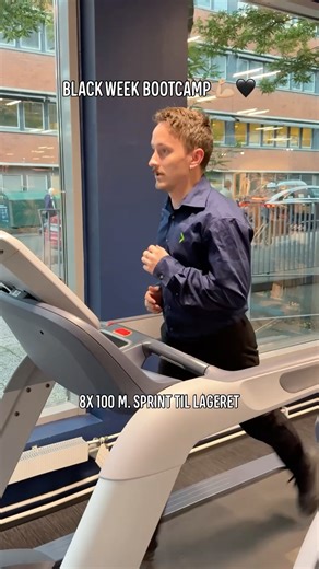 8 x 100 m. Sprint til lageret 3x 10 scanninger af vanvittige tilbud 3x 8 aflevering af posen til kunden Black Week er tyvstartet for kundeklub og erhverv! 💥 https://www.elgiganten.dk/black-friday | Elgiganten DK