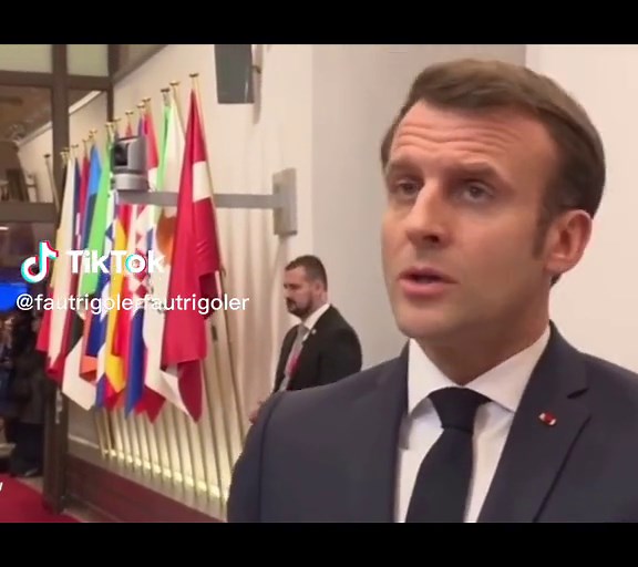 Parodie de Macron sur la chanson 'Non, Je Ne Regrette Rien' d'Edith Piaf