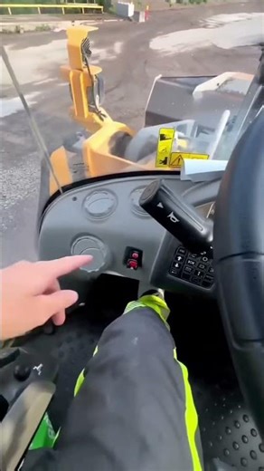 volvo wheel loader startup and drive