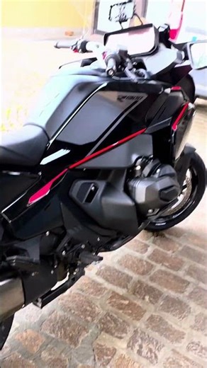 Primo cambio gomme sulla BMW R1300 RT 😳🔥