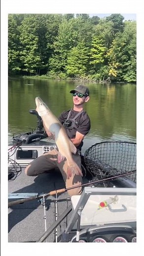 Muskie fishing Pymatuning Ohio Casting Leo Lures