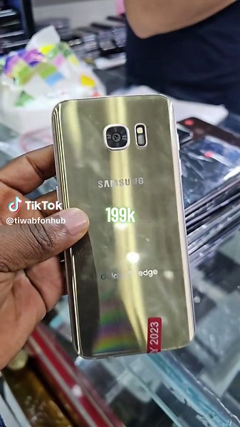 Samsung Galaxy S7 Edge 32GB 3GB RAM Offer at Aruapark Plaza