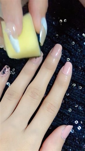 “Try these pretty dotted easy nailart tutorial”💅🏻✨ #nailpolish #dottednailart