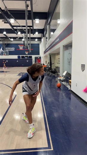 This version of the trend is so good 🙂‍↕️ @DYLL🫶🏽 #howarduniversity #howardwbb #trending #kershaw #athlete