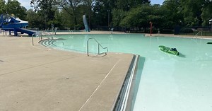 Lexington pools are looking for workers