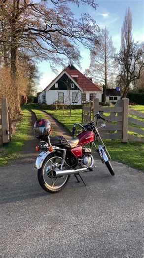 Lowkey cant wait for my other moped to come in but this thing just looks so good when the sun is setting #suzukizr50sl #suzuki #moped #oldschool #motorbike