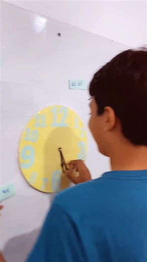 Márcia Rodrigues on Instagram: "🕣🕦🕧 La importancia de aprender las horas en el curso de español Aprender a decir la hora en español es una parte fundamental del curso de idiomas, ya que forma parte de la comunicación cotidiana. Saber expresar correctamente las horas permite que el estudiante se comunique en situaciones prácticas, como fijar una cita, preguntar por el horario de una clase, organizar viajes o incluso comprender mejor programas de televisión y anuncios. Además, aprender las hora