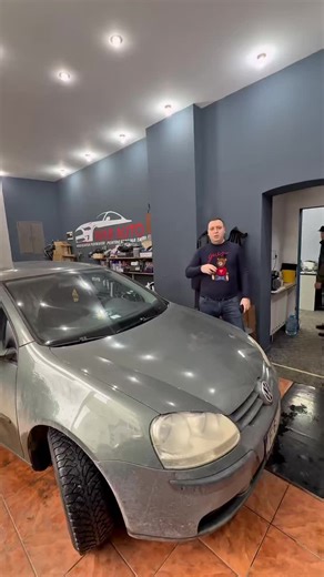 WAR Auto Navi on Instagram: "🚗 Upgrade complet pentru Volkswagen Golf 5, realizat în garajul WAR Auto Navi! Am transformat un VW Golf 5 într-o mașină modernă, conectată și mult mai ușor de utilizat zi de zi 🔥 🔧 Ce am instalat: ✔️ Navigație Android dedicată – interfață rapidă, ecran mare, rezoluție clară ✔️ Apple CarPlay & Android Auto wireless – fără cabluri, conectare instant ✔️ Cameră de parcare – vizibilitate perfectă la mersul înapoi, siguranță crescută ✔️ Integrare completă cu mașina – a