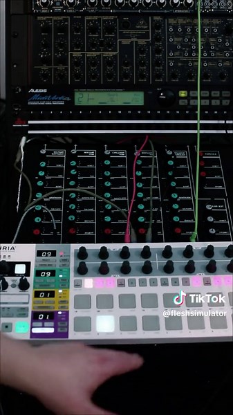 i included a bit at the end that sounds like actual music for once #synthtok #modularsynth #soviet #drummachine #oscilloscope #diyelectronics #contraption #shinzoabe #ussr #molchatdoma #beatstep