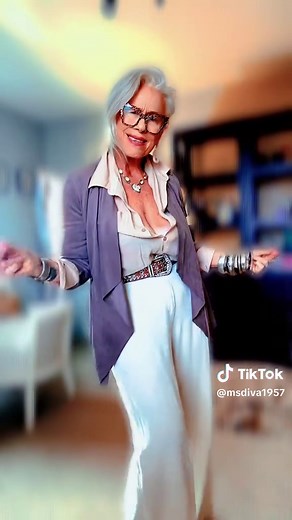 Stylish Looks for Women Over 60