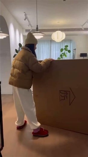 チューリップベースの円形ダイニングテーブル｜タイムレスなデザイン美#円形ダイニングテーブル #チューリップテーブル #モダン家具 #インテリアコーデ #shorts