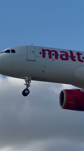 ✈️ Air Malta’s bright A320neo lands in London 🇲🇹☁️ #wingsandrunways #airmalta