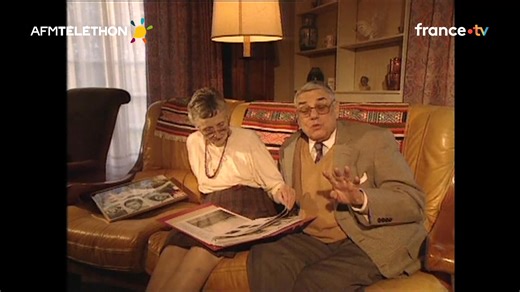 🎥 L'histoire de la myopathie de Duchenne : de 1958 à nos jours « À l’époque, l’espérance de vie n’excède pas 16 ans et les traitements sont inexistants. » C’est pour cela que Yolaine de Kepper, maman de 4 enfants atteints par la myopathie de Duchenne, rassemble plusieurs parents concernés et crée l’Association française contre les myopathies (AFM) en 1958. En 1986, le gène responsable de la maladie est découvert. L’AFM se mobilise et lance le premier Téléthon en 1987. Depuis toutes ces années, 