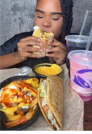 Taco Bell Mukbang🌯🌮 @tacobell #tacobell #tacobellmuckbang #eatingtacobell #eatingsoundsasmr #asmreating