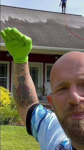 Easy way to wash a shingle roof and avoid lots of runoff #roofcleaning #roofwashing #softwash