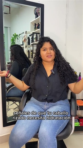 Si te identificaste con alguna… tu melena te está pidiendo hidratación urgente 💦💫 Para el día a día, nuestro Leave In Orgullo Curly es perfecto 💛 ✔️ Aporta hidratación sin dejar pesado ✔️ Ideal para cabellos finos ✔️ Ayuda a definir texturas sueltas y controlar el frizz Y si tu cabello necesita un extra de amor, nuestra Mascarilla Orgullo Curly es el tratamiento intensivo que lo revive ✨ 💥 Deja la melena hidratada, nutrida, suave y con brillo 🛒 Consíguelos en: 🌐 www.orgullocurly.com 🛍️ Me