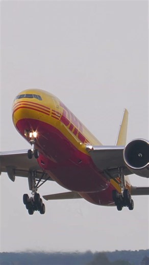 Mammoth Freighters Boeing 777-200LRMF EX Delta Airlines departs Farnborough #boeing777 #farnborough