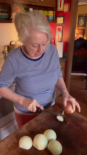 587K views · 42K reactions | Beef Stew — I make a Big Pot !! 1-833-839-6871 brendaganttbook.com Reprint of both my cookbooks. Get on the list to get yours call or tap the link above. | Cooking with Brenda Gantt | Facebook