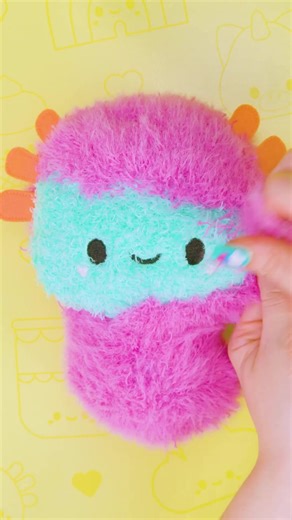 Time to #pullthefluff off of Ollie Axolotl, but make it fast! #fluffiestuffiez #pullthefluff