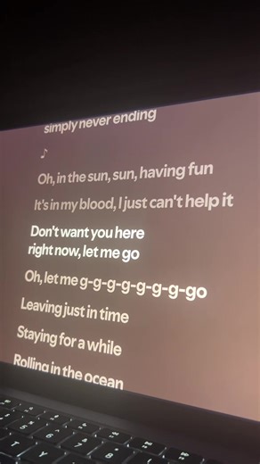 So I pretend im leavingggg 🦚 #thestrokes #lyric #singalong