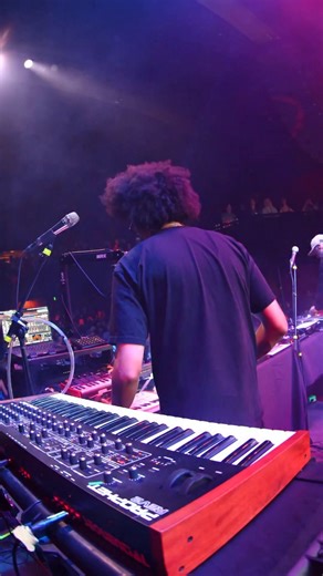 🎶 Everyday I’m Hustlin’ 🎶 Improvised live jam at the Ogden Theatre ≪ ShutterKlick ≫ | Honeycomb