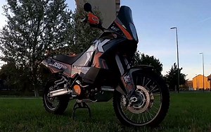武装到牙齿的KTM 990 ADVENTURE