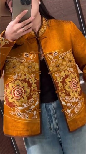 Traditional Meets Trendy: Silk Jackets for Holiday Style