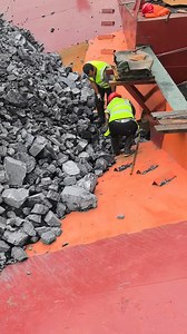 89K views · 727 reactions | Video of a cargo ship unloading ore at the canal dock #ore #self-unloading ship #canal | 丁掌柜 | Facebook