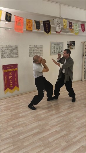 How to Kung Fu || Eye for an eye! Health - Spirit - Fight www.shaolin.ch e-kungfu: ~ https://e-kungfu.shaolin.ch/ Blog: ~ https://shaolin.ch/category/blog-kfsms/news/ Events: ~ https://shaolin.ch/Events/ Social Media: ~ Facebook : https://www.facebook.com/kfsms ~ Instagram: https://www.instagram.com/kungfuschulesewer/?hl=de ~ TikTok: https://vm.tiktok.com/EVtvxJ/ ~ Twitter: https://twitter.com/kfsms?lang=de ~ LinkedIn (Martin Sewer): https://www.linkedin.com/in/dr-martin-sewer #shorts #kampfkuns