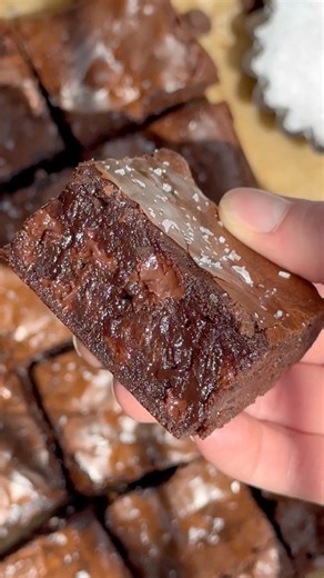 Brown butter makes these MOST delicious, fudgy brownies you’ll ever taste! #brownielovers #DessertLovers #chocolatelover #bakingfromscratch | Blue Bowl