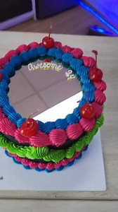 Las selfie cakes siguen de moda y obviamente hay un tutorial que colgamos hace un par de meses que pueden encontrar en la sección de videos de sugarlab, usan la lupita y buscan selfie 😊 | SUGARLAB