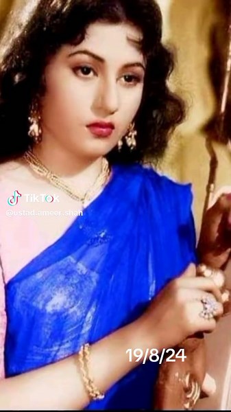 Traditional Indian Attire Showcase: Blue Saree Elegance