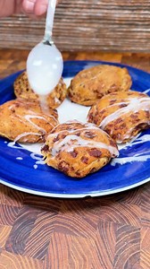 🔥🍴 Cinnamon Roll Breakfast Bombs Cinnamon roll breakfast bombs are soft, gooey, and filled with sweet cinnamon flavor. They bake up golden on the outside with a warm, fluffy center. This is an easy breakfast or brunch recipe that feels like a treat. #breakfastideas #cinnamonrolls #brunchrecipes #easybreakfast #sweettooth #familyfavorite | Cookingintheyard