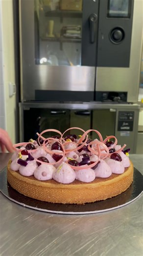 Delicious Tart Recipe: Easy Dessert with Fruit and Cream