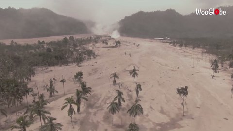 'Unsettling aerial shots highlight the impact of the deadly eruption of Mount Semeru (Indonesia)'
