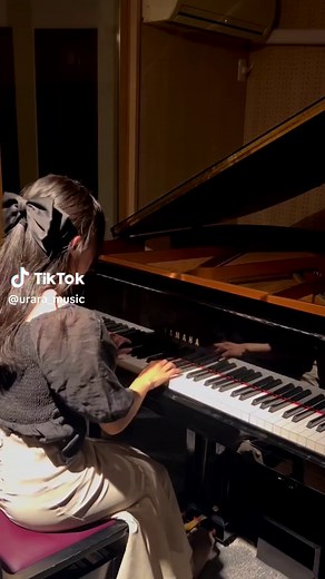 🐈‍⬛🎀 ・ ・ #piano #everybodywantstobeacat #thearistocats #おしゃれキャット #🎀 #fyp @TAMAGO。 右手のアレンジ参考にさせていただきました‎🤍